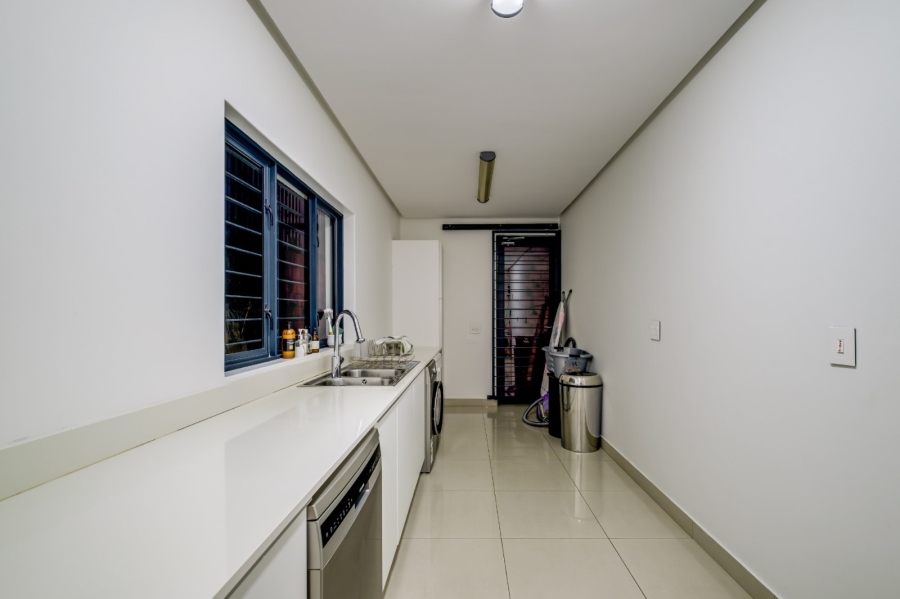 To Let 5 Bedroom Property for Rent in Camps Bay Western Cape